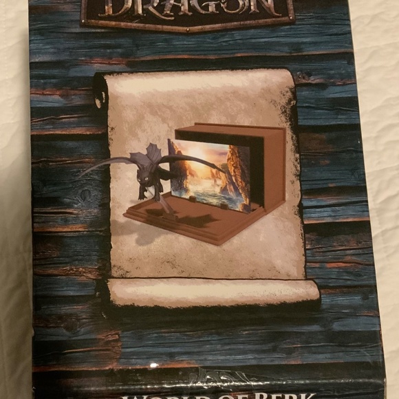 How to train your dragon book of dragons display box - Picture 4 of 6